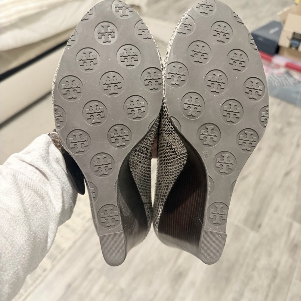 Tory Burch Snakeskin Wedges - Size 10 - Picture 12 of 15
